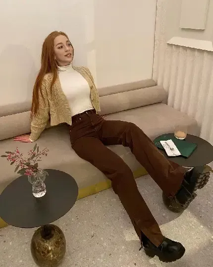  ژست عکس دختر زیبا برای پروفایل