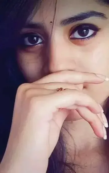  ژست عکس دختر زیبا برای پروفایل