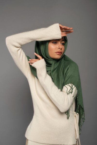  ژست عکس دخترانه در آتلیه