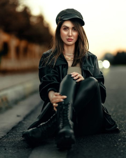  ژست عکس دخترانه لاکچری