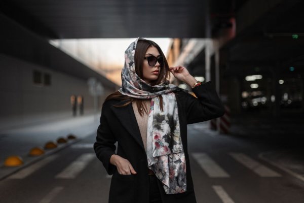  ژست عکس دخترانه لاکچری