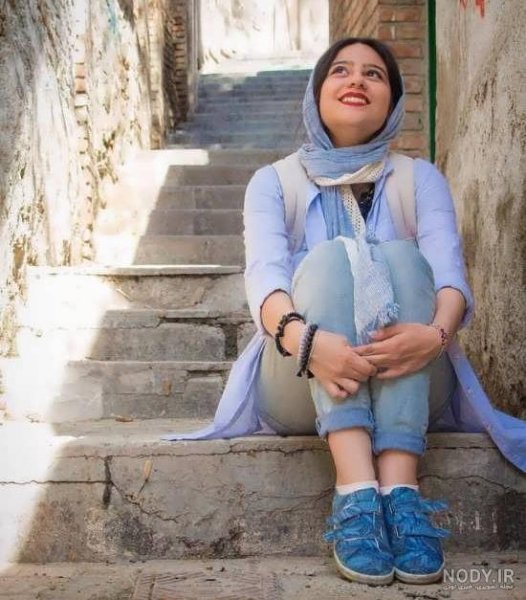 ژست عکاسی دخترانه نشسته