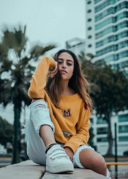  ژست عکاسی دخترانه نشسته