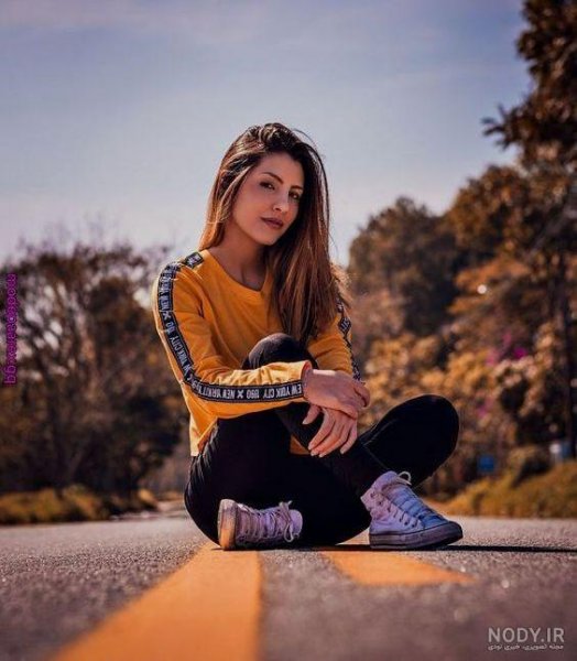  ژست عکاسی دخترانه نشسته