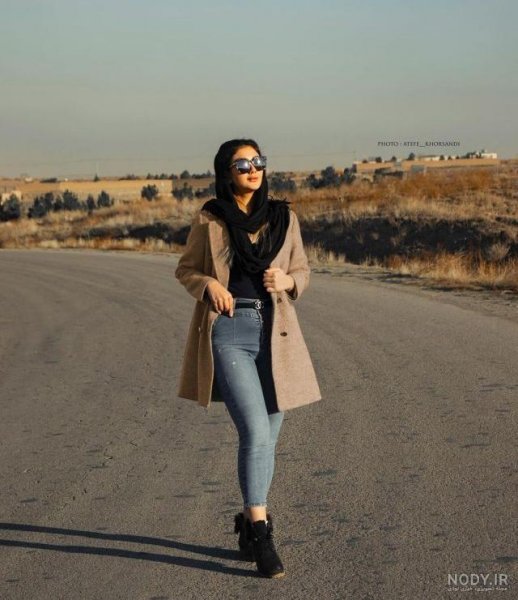  ژست عکاسی دخترانه نشسته