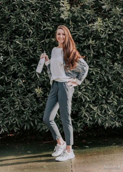  ژست عکاسی دخترانه نشسته