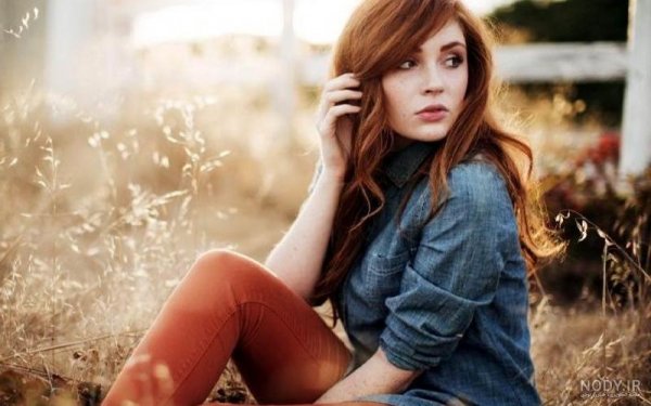  ژست عکاسی دخترانه نشسته