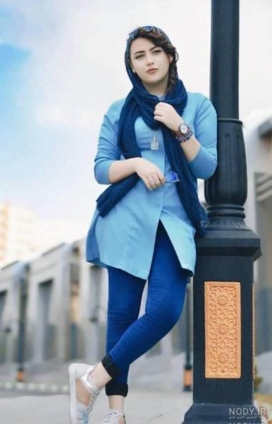  ژست عکاسی دخترانه نشسته