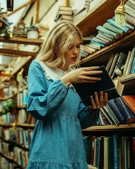  ژست عکس در مدرسه دخترانه