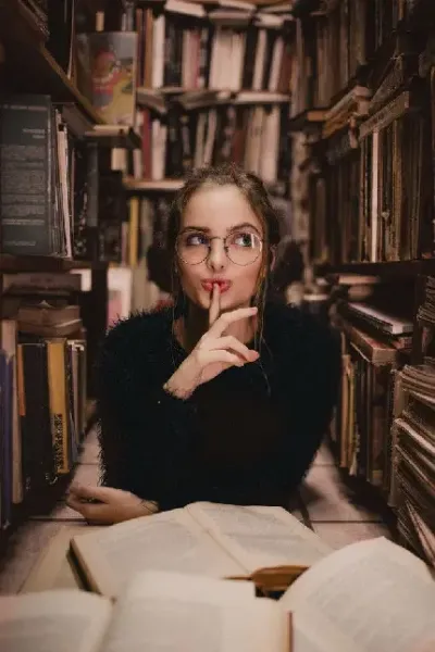  ژست عکس در مدرسه دخترانه