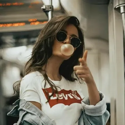  ژست عکس در مدرسه دخترانه