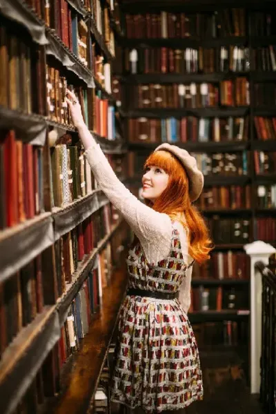  ژست عکس در مدرسه دخترانه