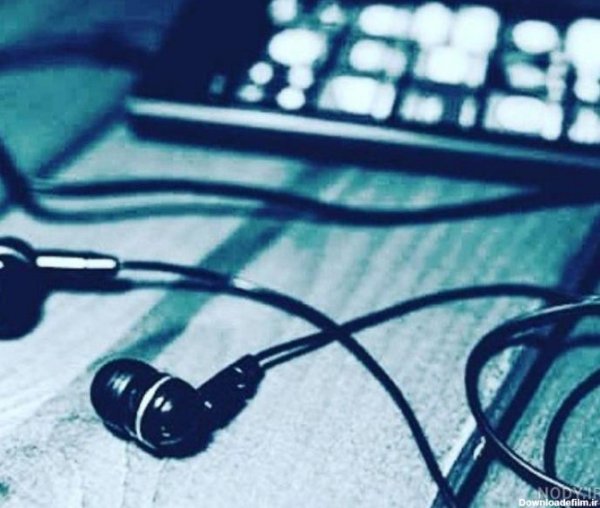  عکس گوشی با هندزفری برای پروفایل