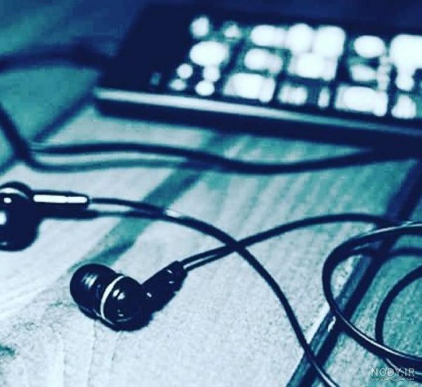  عکس دختر با هندزفری غمگین