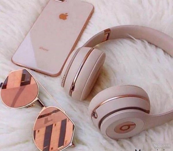  عکس دختر با هدفون برای پروفایل