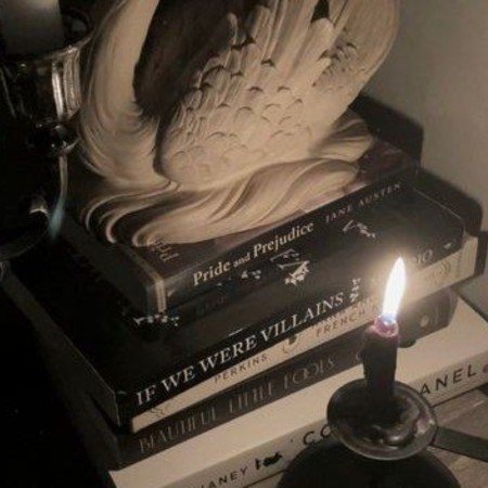  پروفایل هدفون و کتاب