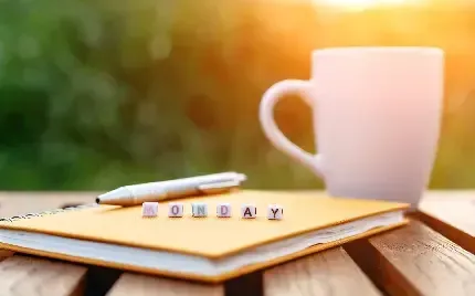 عکس کتاب برای پروفایل شاد