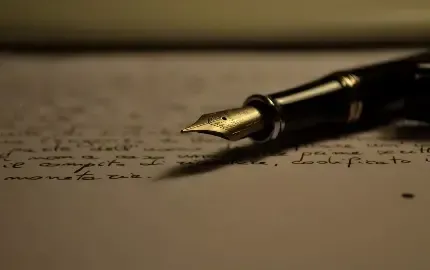 عکس کتاب برای پروفایل شاد