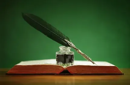 عکس کتاب برای پروفایل شاد