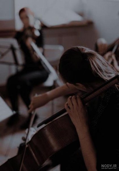 ژست عکس با ویولن دختر