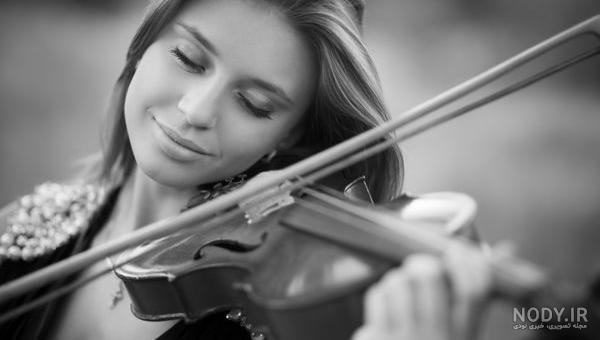  ژست عکس با ویولن دختر