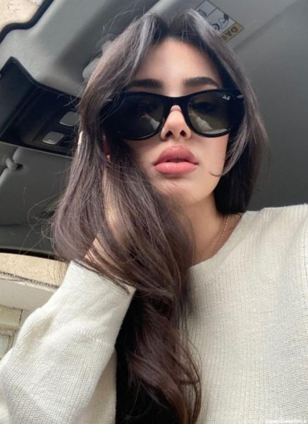 عکس دختر با عینک دودی با حجاب