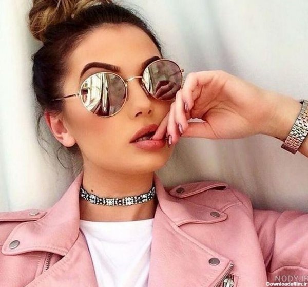 عکس دختر با عینک دودی با حجاب