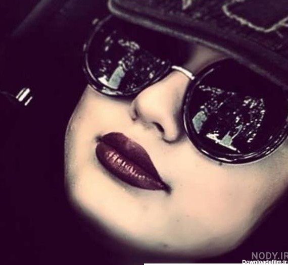 عکس دختر با عینک دودی با حجاب