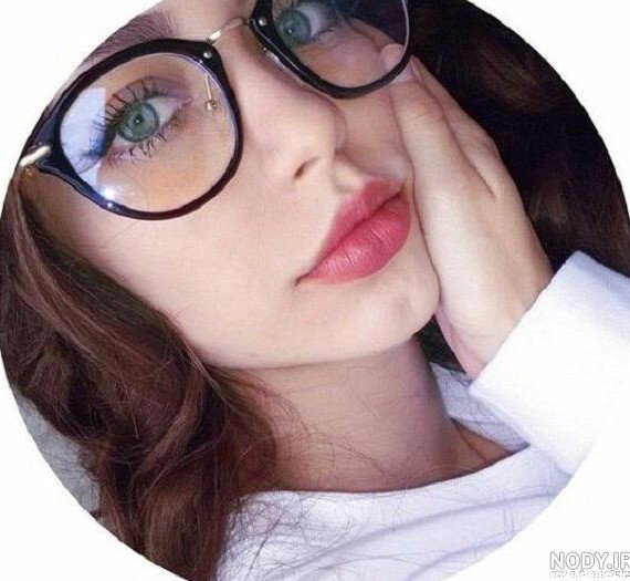 عکس دختر با عینک دودی با حجاب