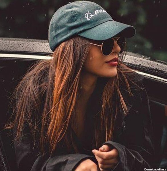 عکس دختر با عینک دودی با حجاب