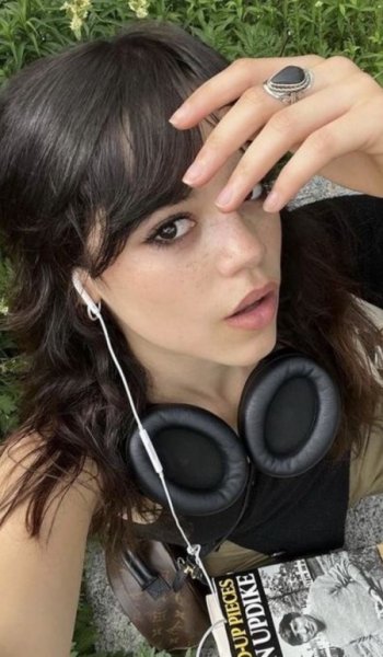  تصویر زمینه کیوت غمگین