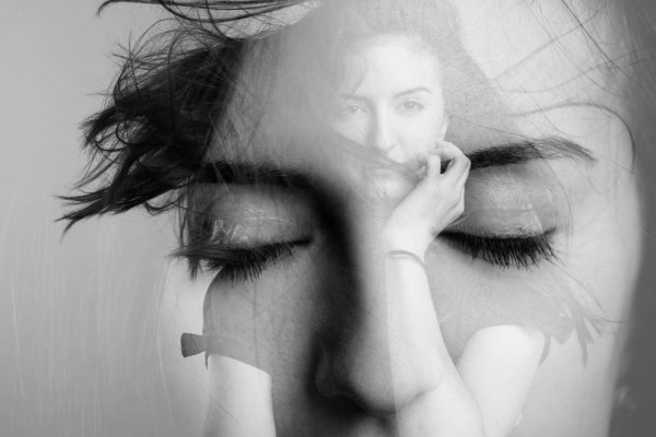  عکس تنهایی غم انگیز دختر برای پروفایل