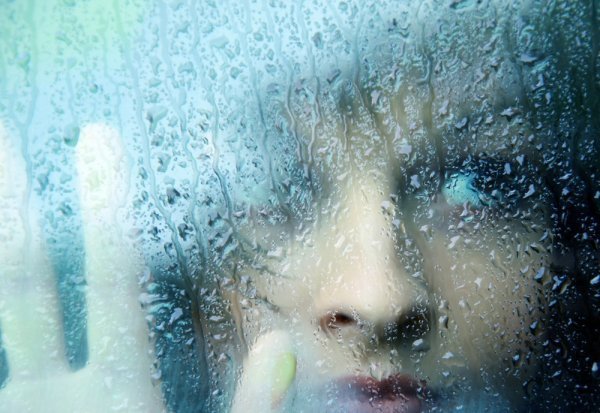  عکس تنهایی غم انگیز دختر برای پروفایل