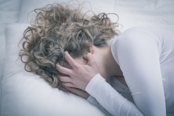  عکس تنهایی غم انگیز دختر برای پروفایل