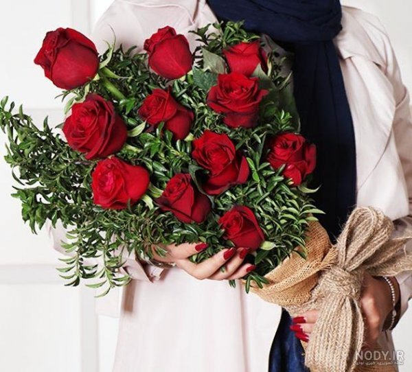  عکس دسته گل رز قرمز عاشقانه