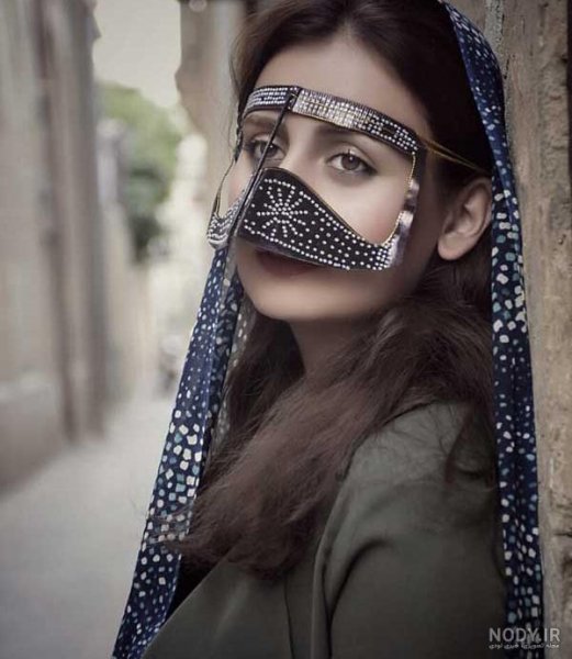  عکس دختر با نقاب برای پروفایل
