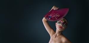  عکس پس زمینه دختر خوشگل با نقاب بالماسکه