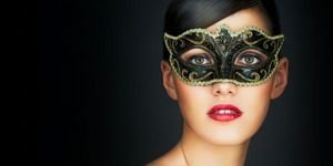  عکس پس زمینه دختر خوشگل با نقاب بالماسکه