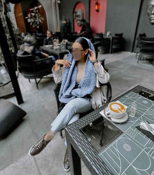  عکس دختر در کافه برای پروفایل