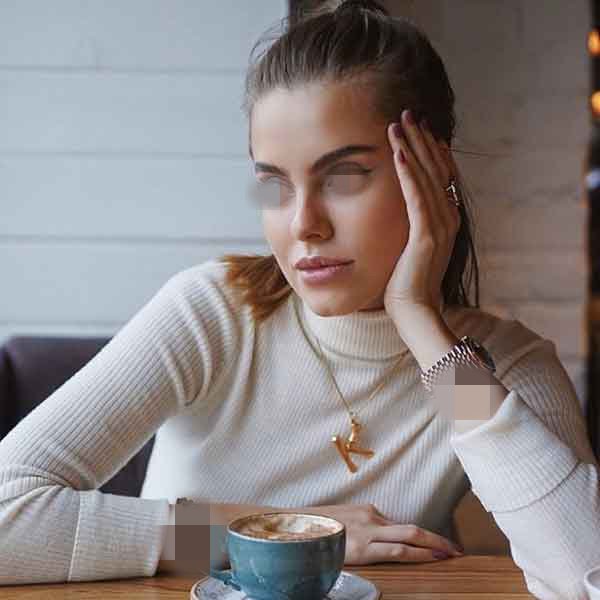  عکس دختر در کافه برای پروفایل