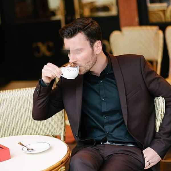  عکس دختر در کافه برای پروفایل