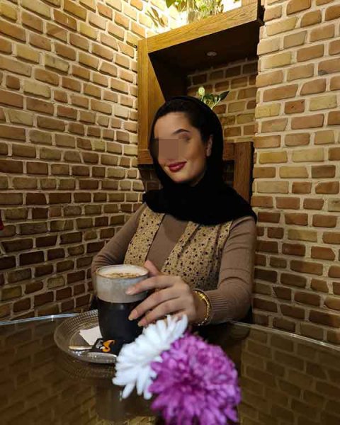  عکس دختر در کافه برای پروفایل