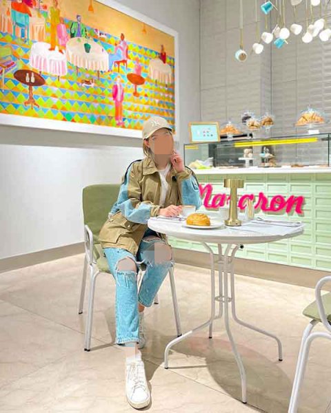  عکس دختر در کافه برای پروفایل