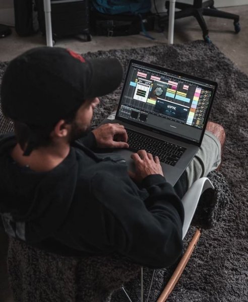  عکس پروفایل پسر با کلاه خفن