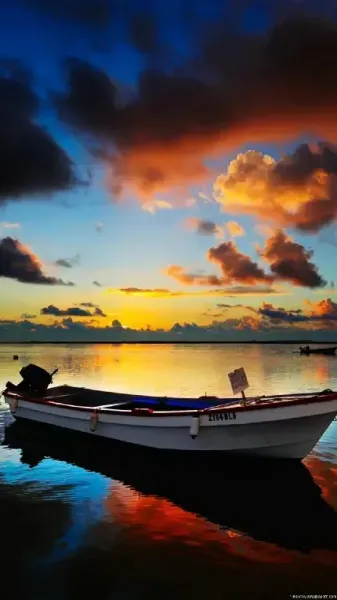 عکس دریا در شب