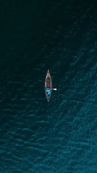 عکس دریا در شب