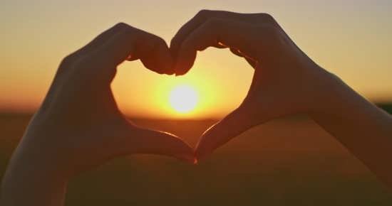  عکس قلب با دست جدید