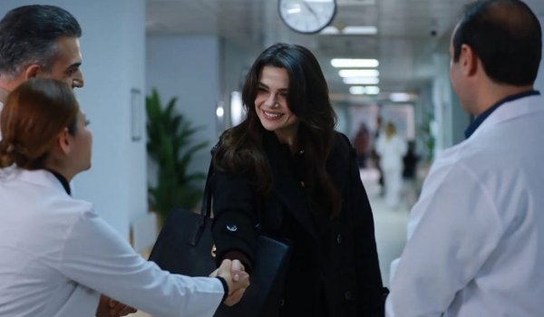  عکس بازیگران سریال ترکی شهر دور