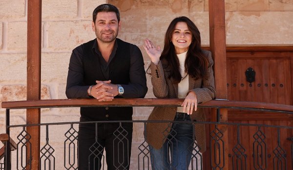  عکس بازیگران سریال ترکی شهر دور