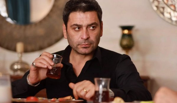  عکس بازیگران سریال ترکی شهر دور